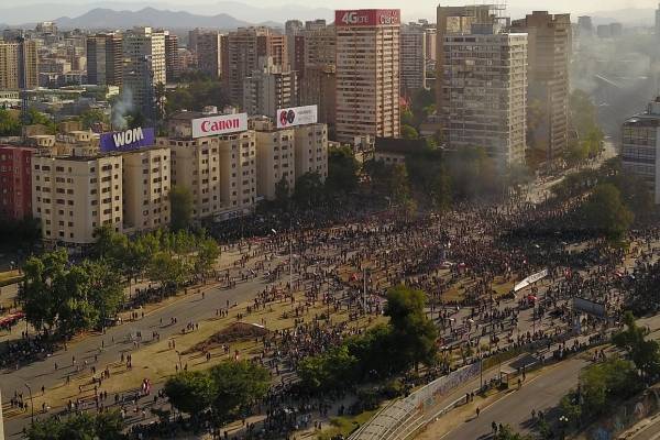 Plaza Baquedano: vecinos piden conmemorar el 18-O sin violencia