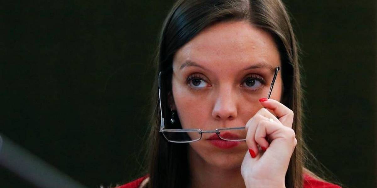 Camila Flores denuncia intento de hackeo a sus redes sociales y cuentas personales