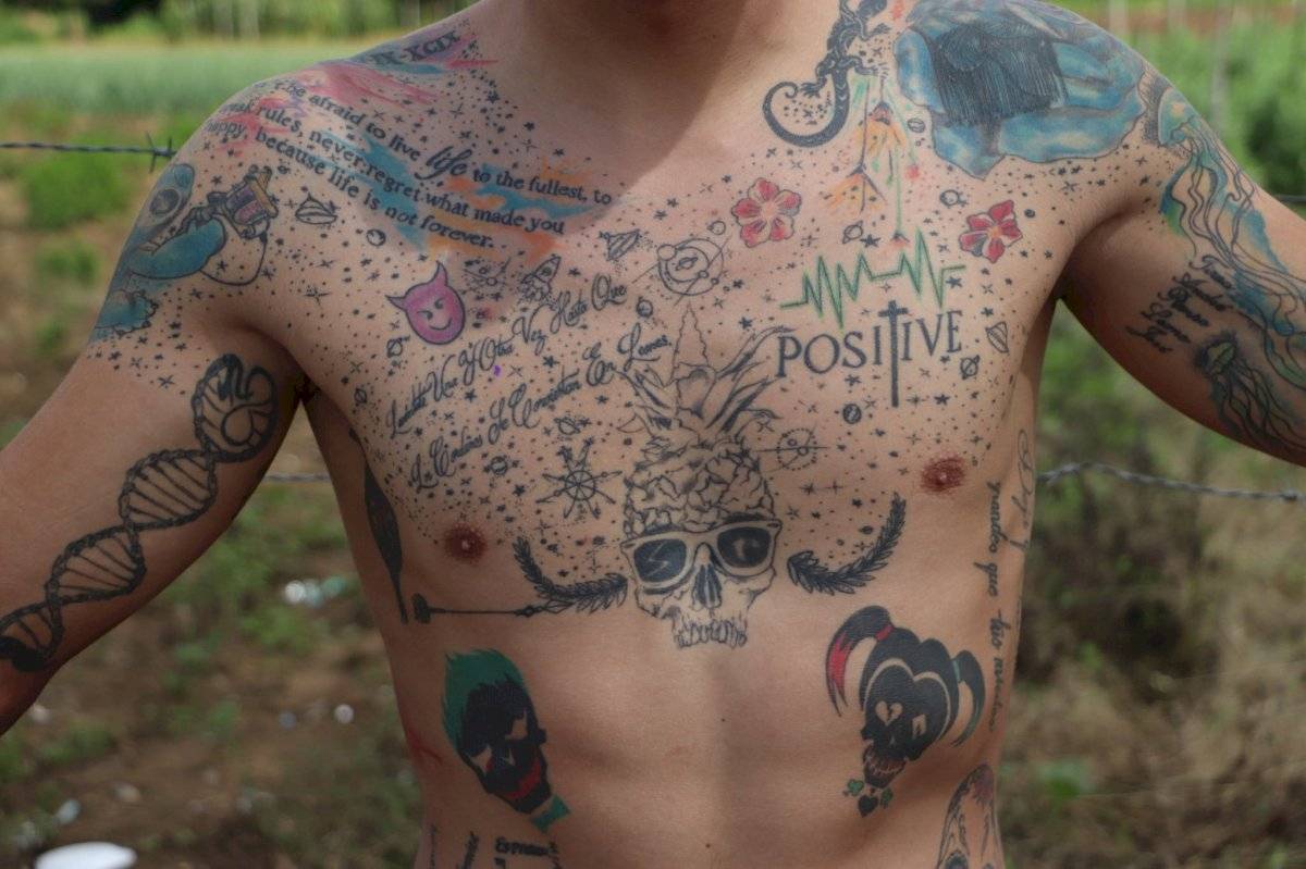 Luis López y sus tatuajes en la Vuelta Ciclística