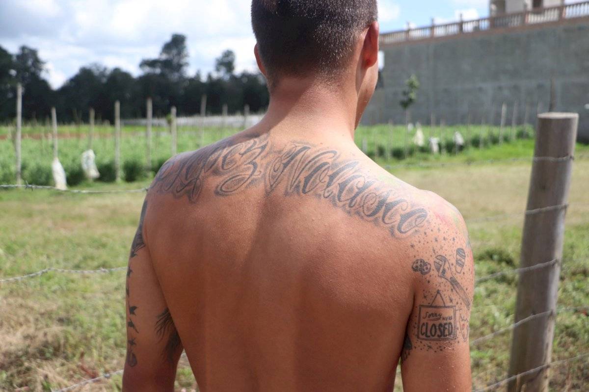 Luis López y sus tatuajes en la Vuelta Ciclística