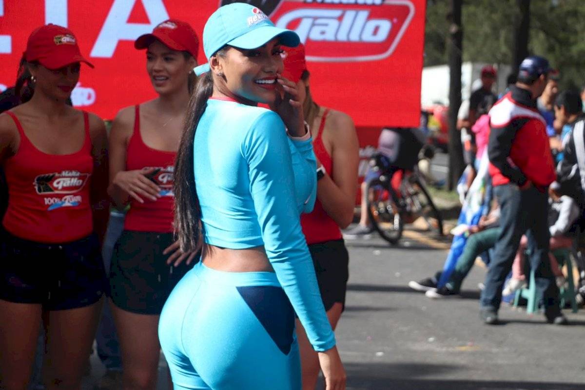 Las modelos se roban las miradas en la Vuelta Ciclística