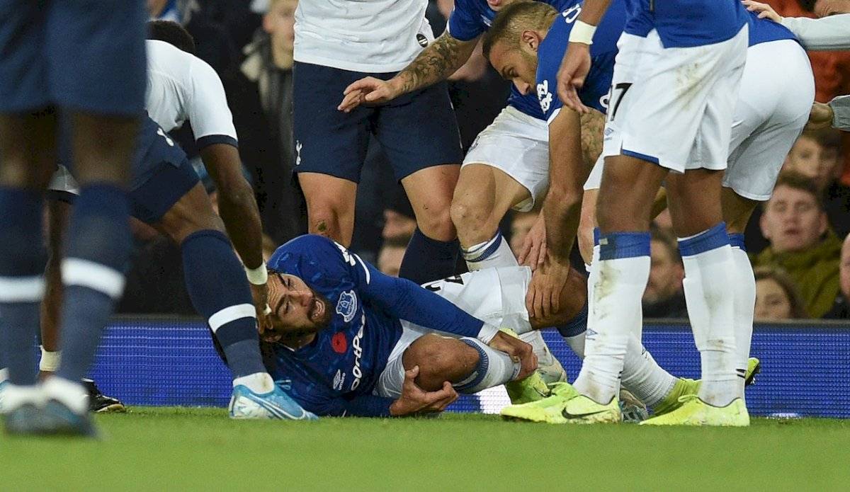 André Gomes lesión foul Son