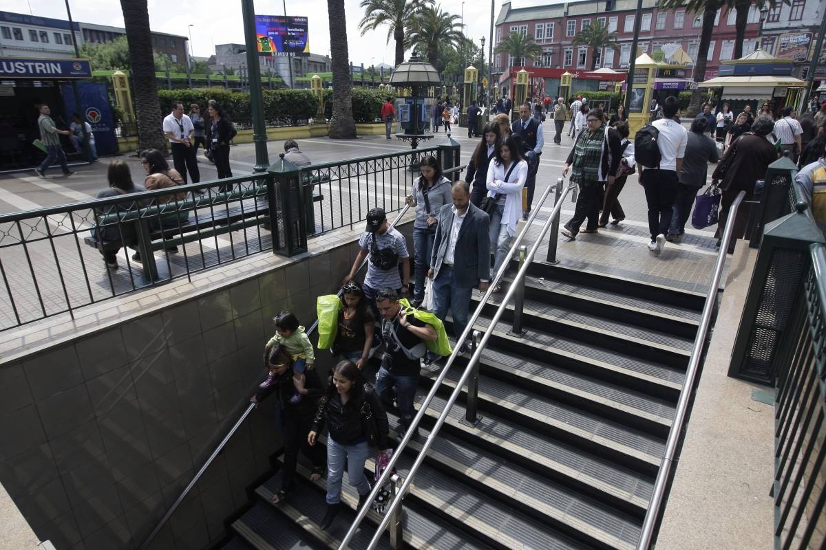 Metro de Santiago regresa a su horario de las 06:30 y con cuatro estaciones nuevas