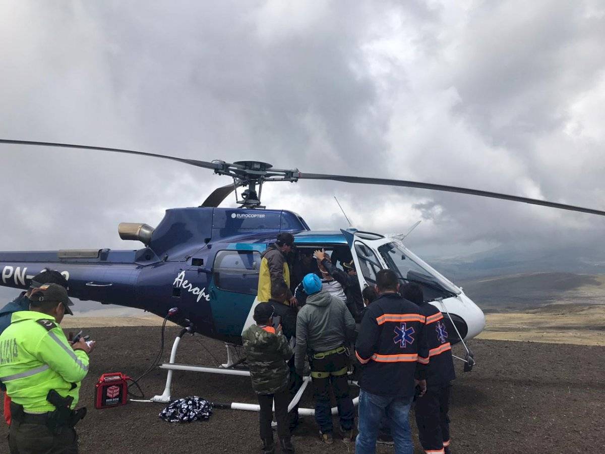 Una extranjera fallecida y dos heridos al caer en grieta del volcán Cotopaxi