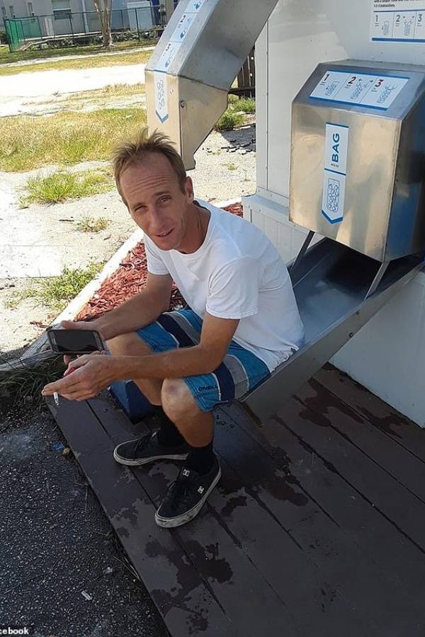 Chad Ponce, homem que cortou o maxilar de um peixe-espada