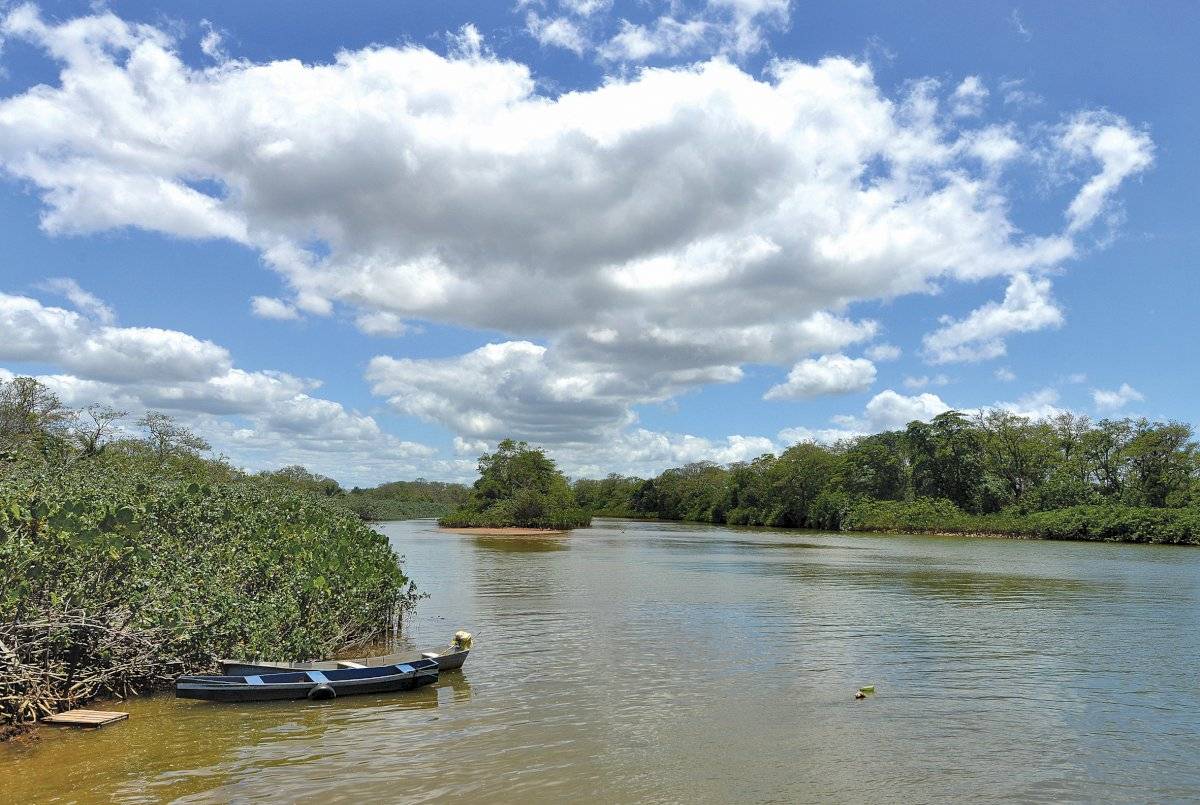Foz do rio Doce, em Regência