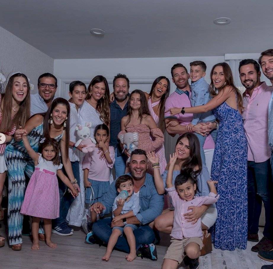 Jaime Mayol junto a Gaby Espino