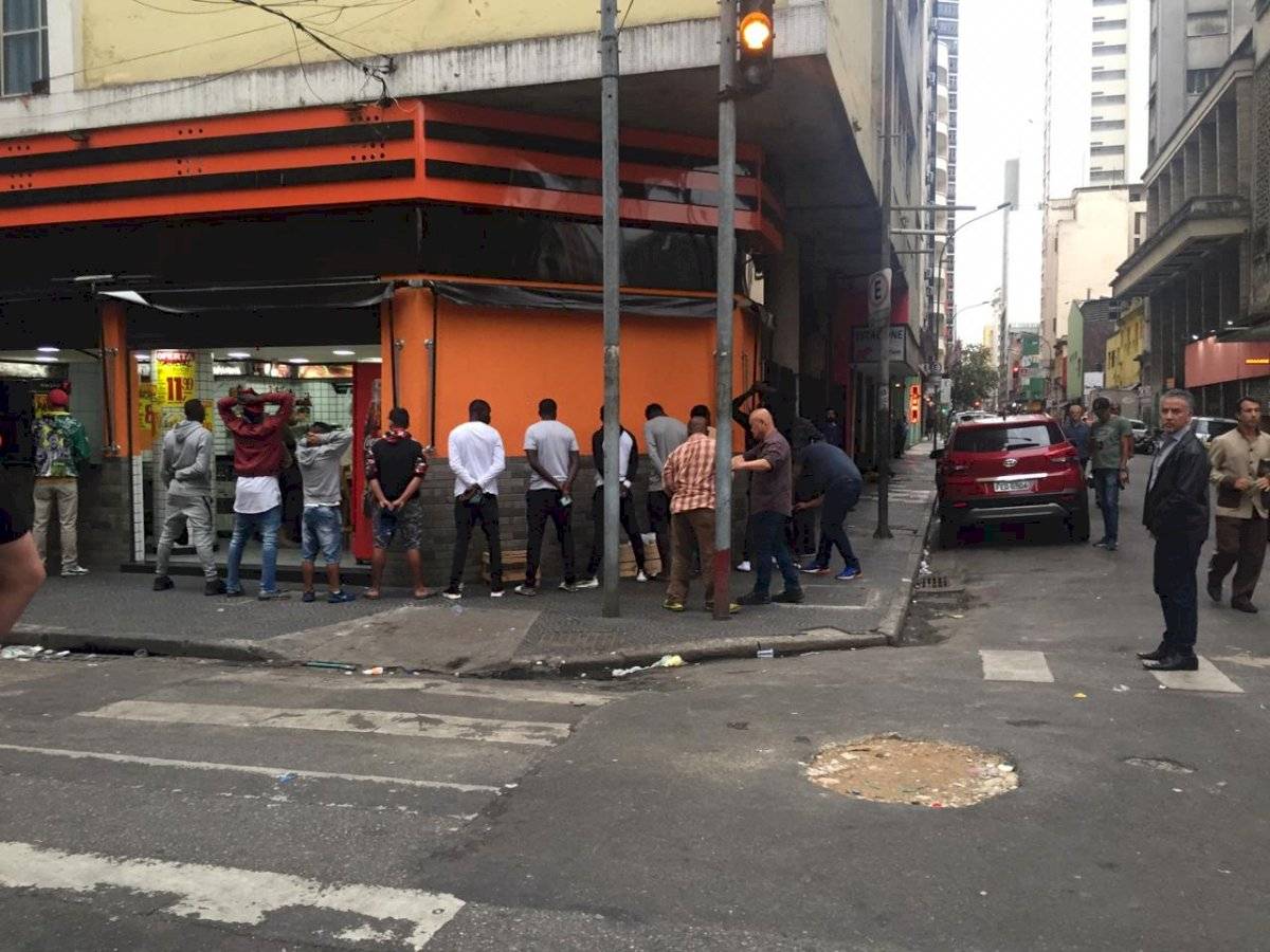 Polícia prende 50 por furto de celulares e tráfico de drogas