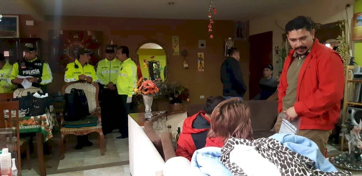 Dentro de la investigación por el secuestro de un bebé de 10 días de nacido, hace pocos minutos se capturó a un taxista que habría trasladado hasta Cuenca a quienes entregaron al niño