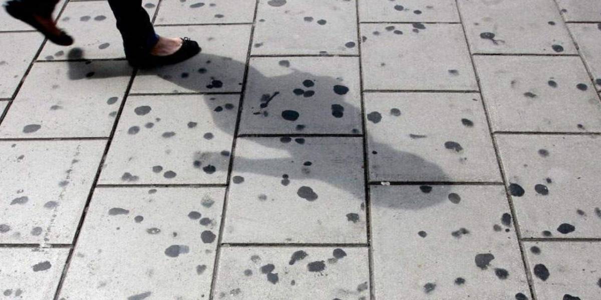 CDMX: Tirar chicles en la calle puede castigarse con hasta 17 mil pesos de multa