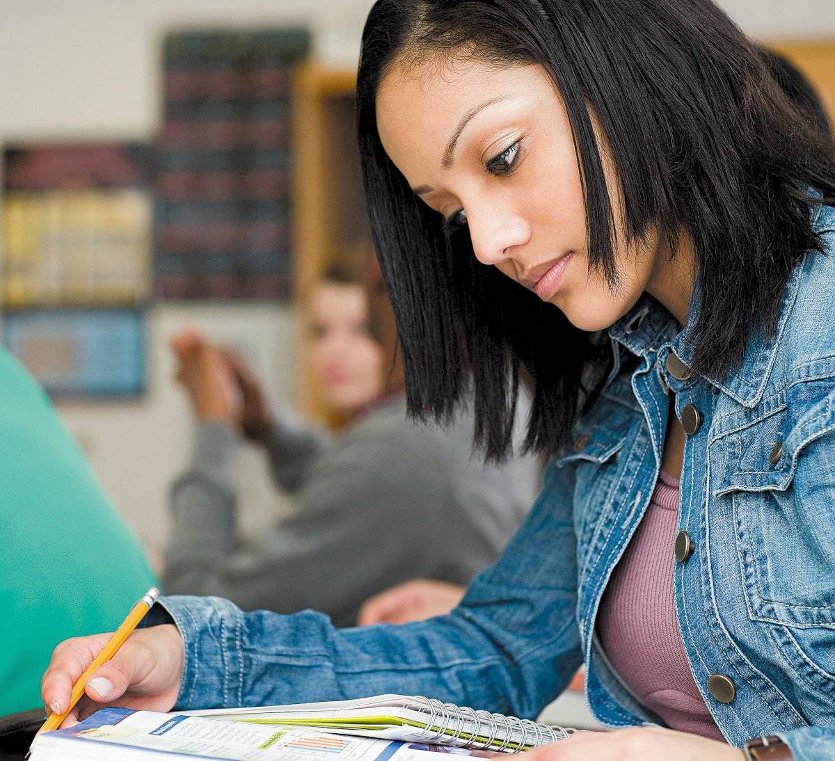 estudante caderno escola