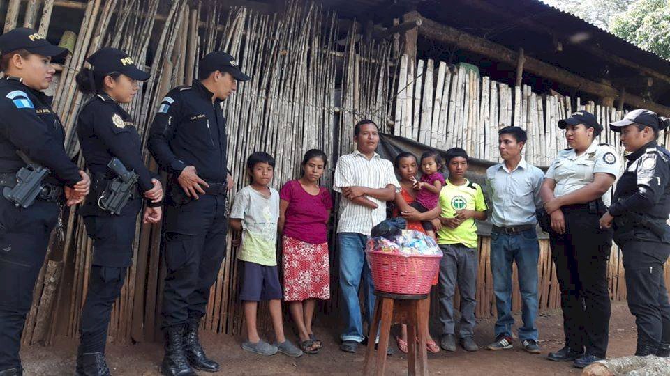 Familia de Jutiapa recibe víveres