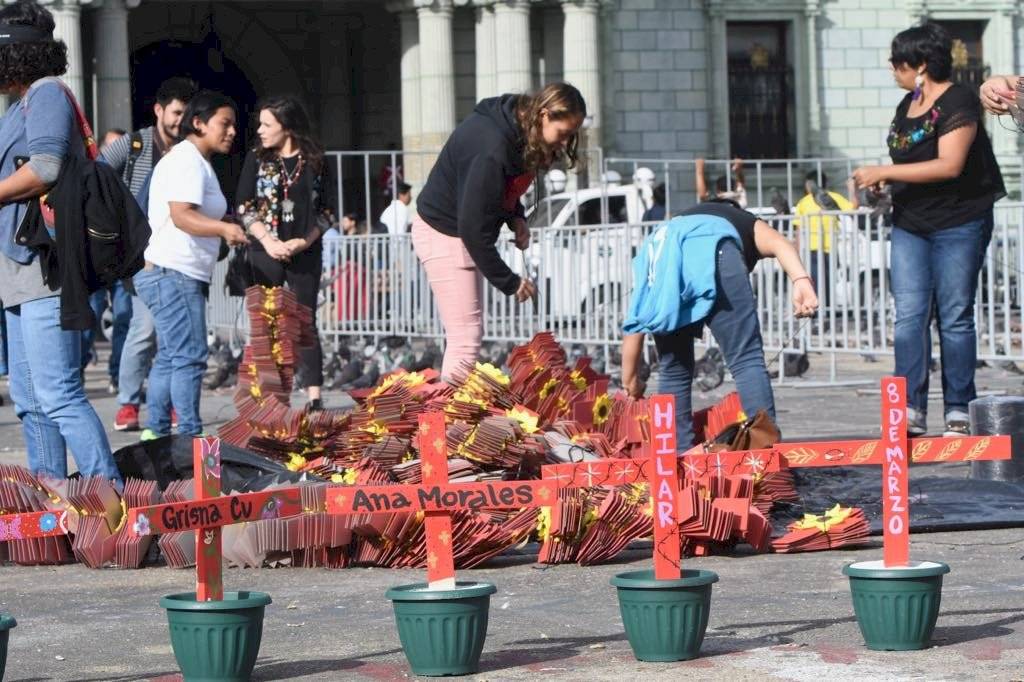 Cruz por mujeres que murieron