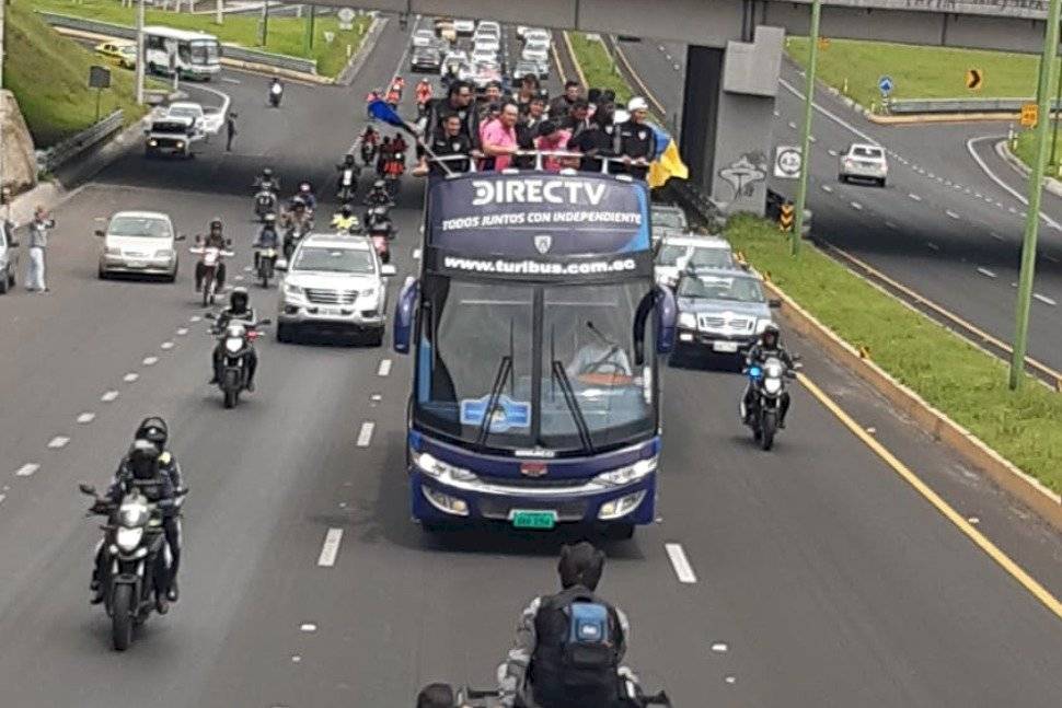 Jugadores de IDV llegan a Quito