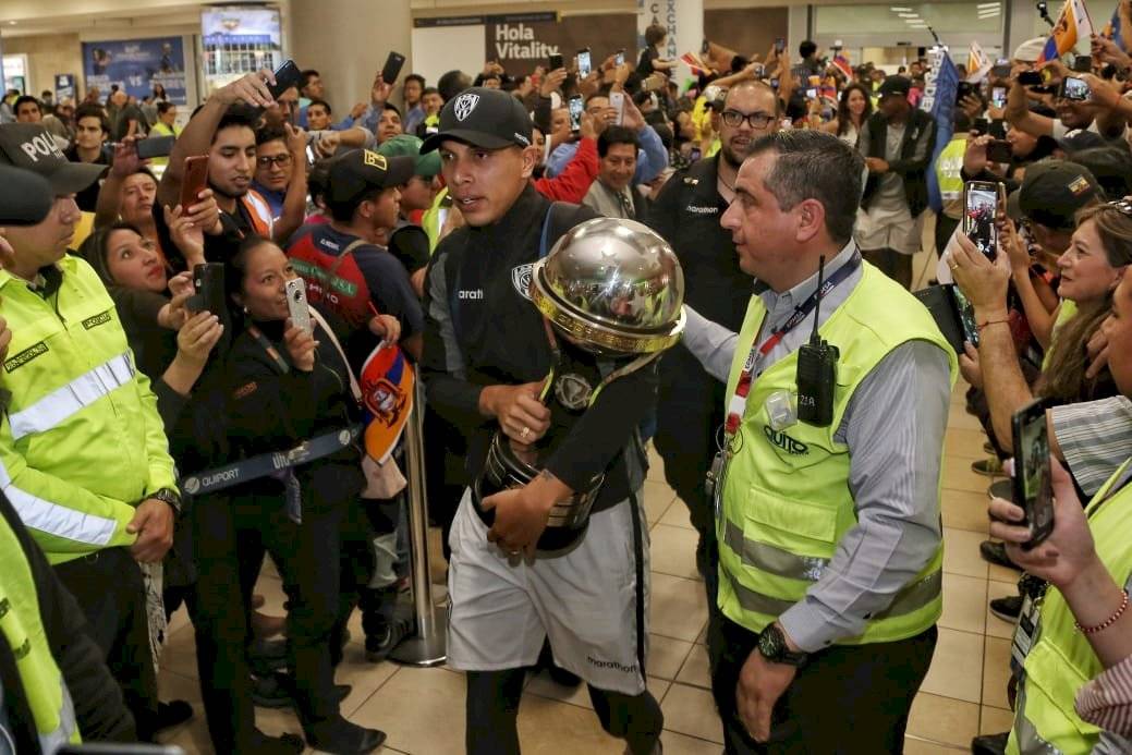 Jugadores de IDV llegan a Quito
