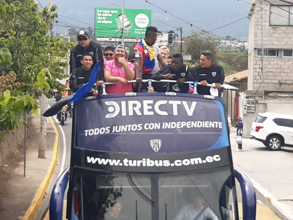 Jugadores de IDV llegan a Quito
