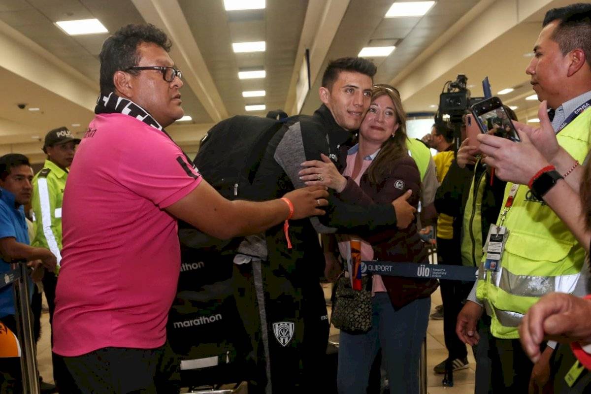 Jugadores de IDV llegan a Quito