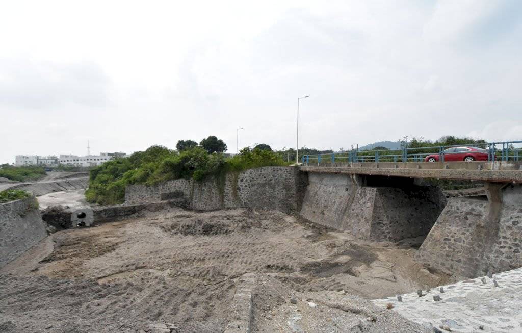 Vecinos de Tlajomulco acusan omisiones del ayuntamiento para evitar deslaves