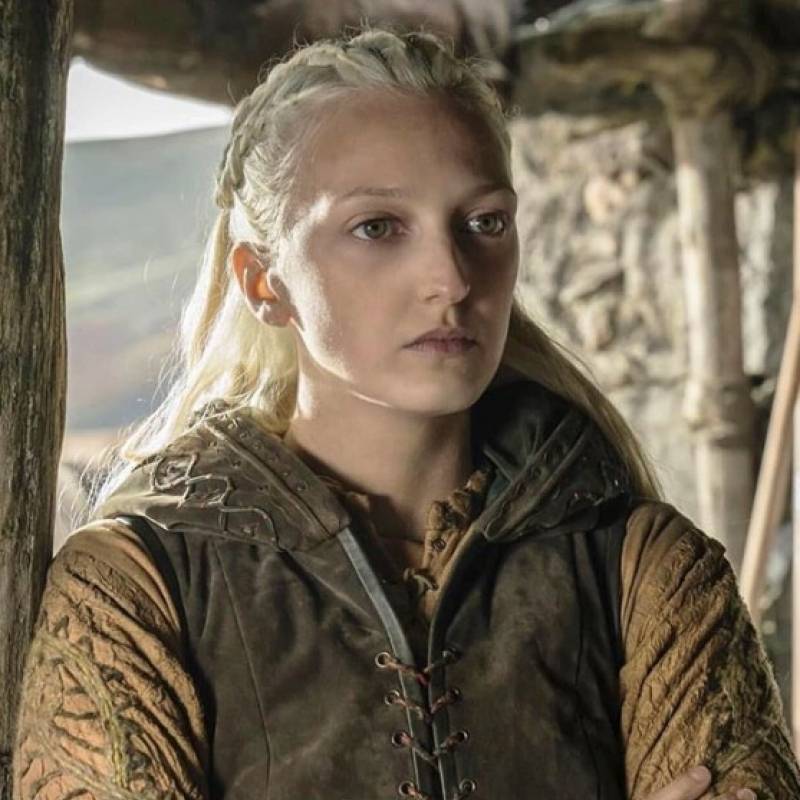 Vikingos Las Fotos De Torvi Que Muestran Su Lado Mas Sensual