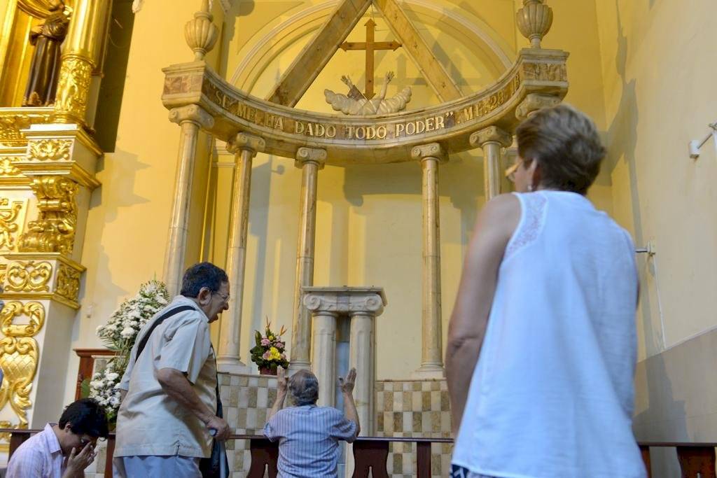 Mujer destruyó la imagen del Jesús del Gran Poder en Guayaquil (Video)