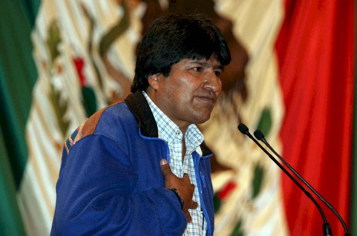 En octubre de 2003, Morales -en su calidad de diputado y líder del sindicato de los cocaleros boliviano- fue invitado por LIX legislatura mexicana para asistir a la Cámara de Diputados