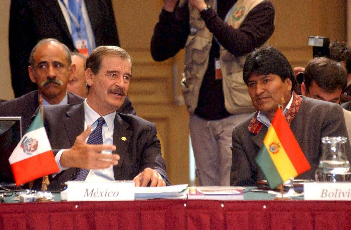 En 2006, Morales y el entonces presidente Vicente Fox coincidieron en Montevideo, Uruguay, durante la XVI Cumbre Iberoamericana, que tuvo lugar en el Hotel Radisson Montevideo