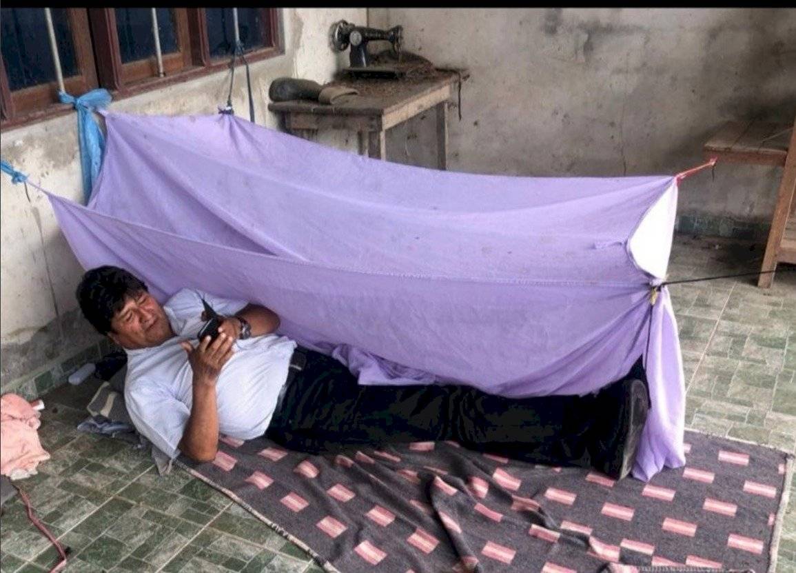 Evo Morales previo a su vuelo a México