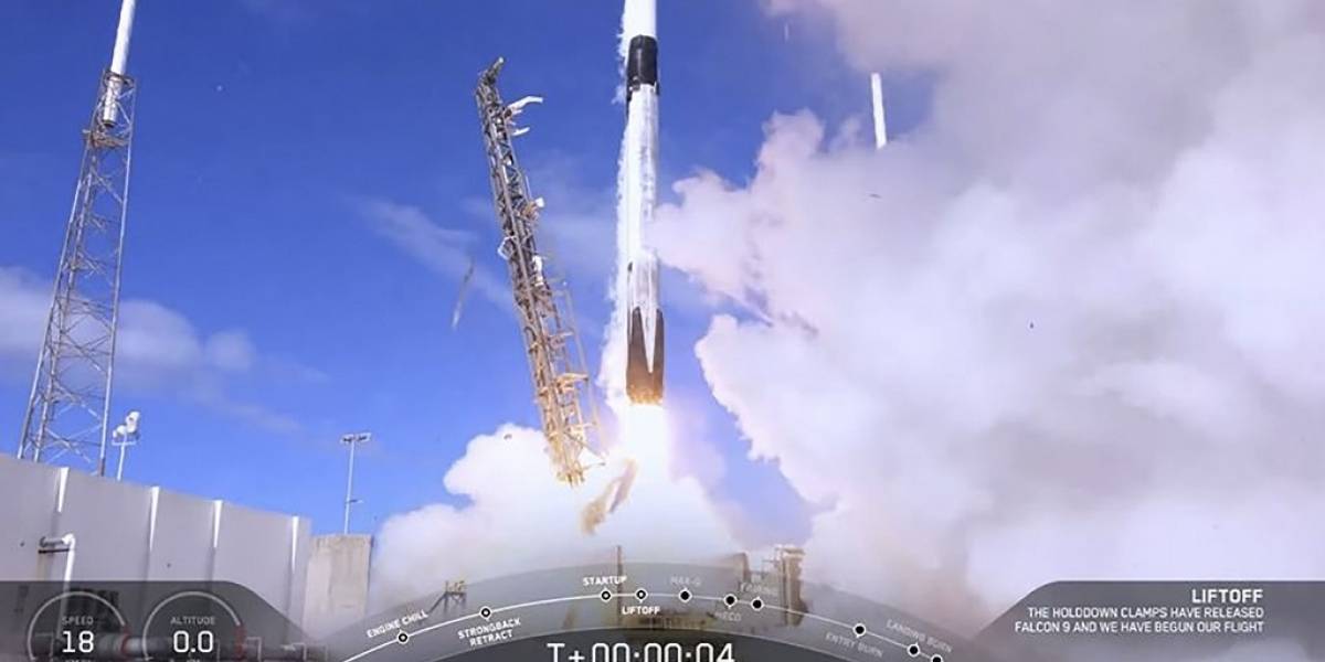 Space X lanzó 60 satélites para su propia red de internet