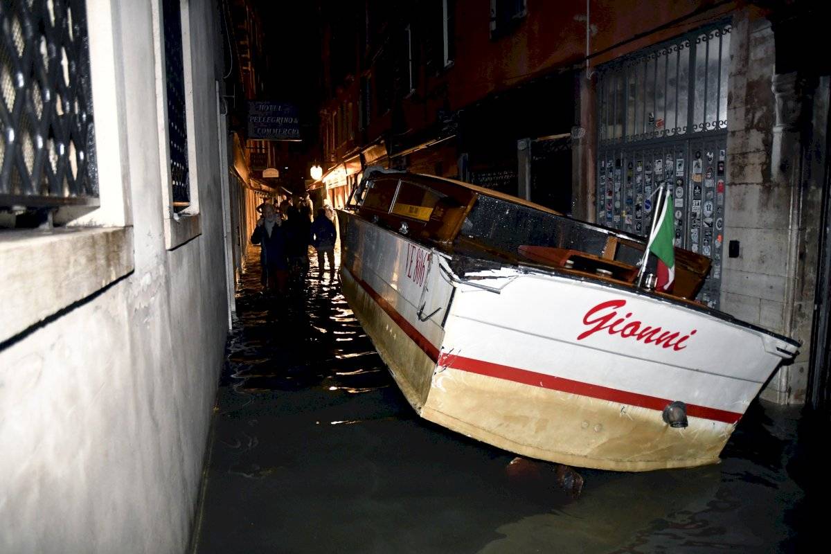 Buena parte de la ciudad se inundó ya el martes, incluida la famosa Basílica de San Marcos
