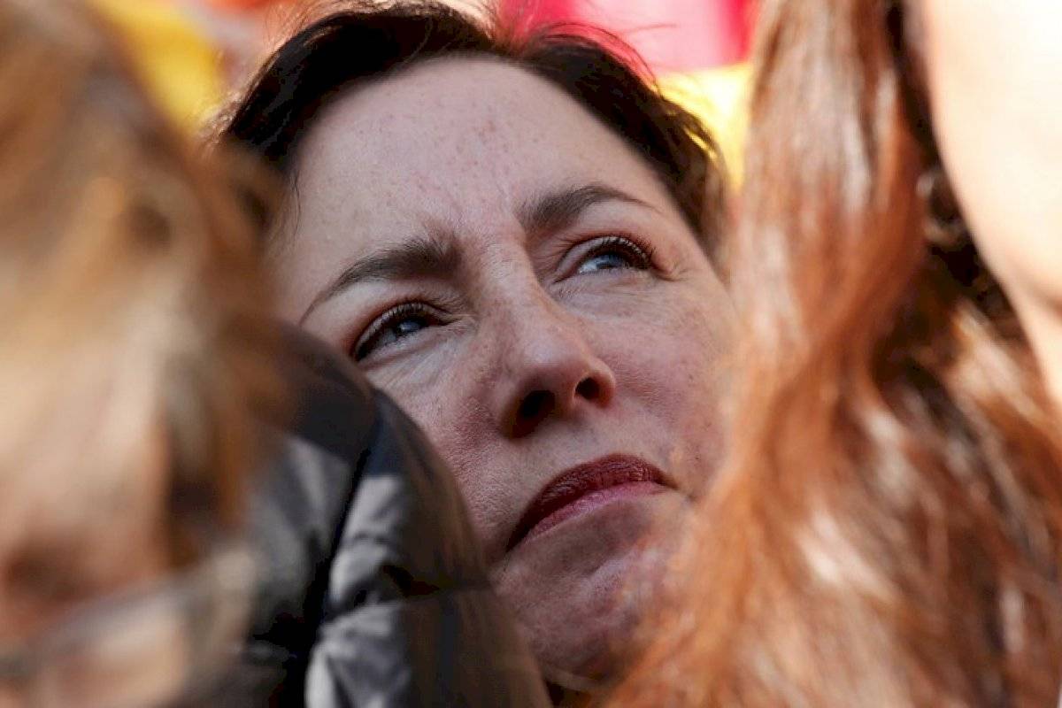 Funa en Plaza Italia: Beatriz Sánchez fue abucheada por manifestantes y Gonzalo Blumel rechaza la violencia - Publimetro Chile