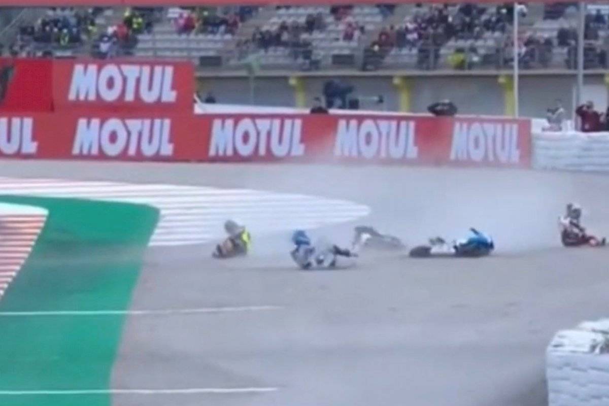 VIDEO: Impactante accidente se vivió en el GP de Valencia de Moto 3 - Publimetro México