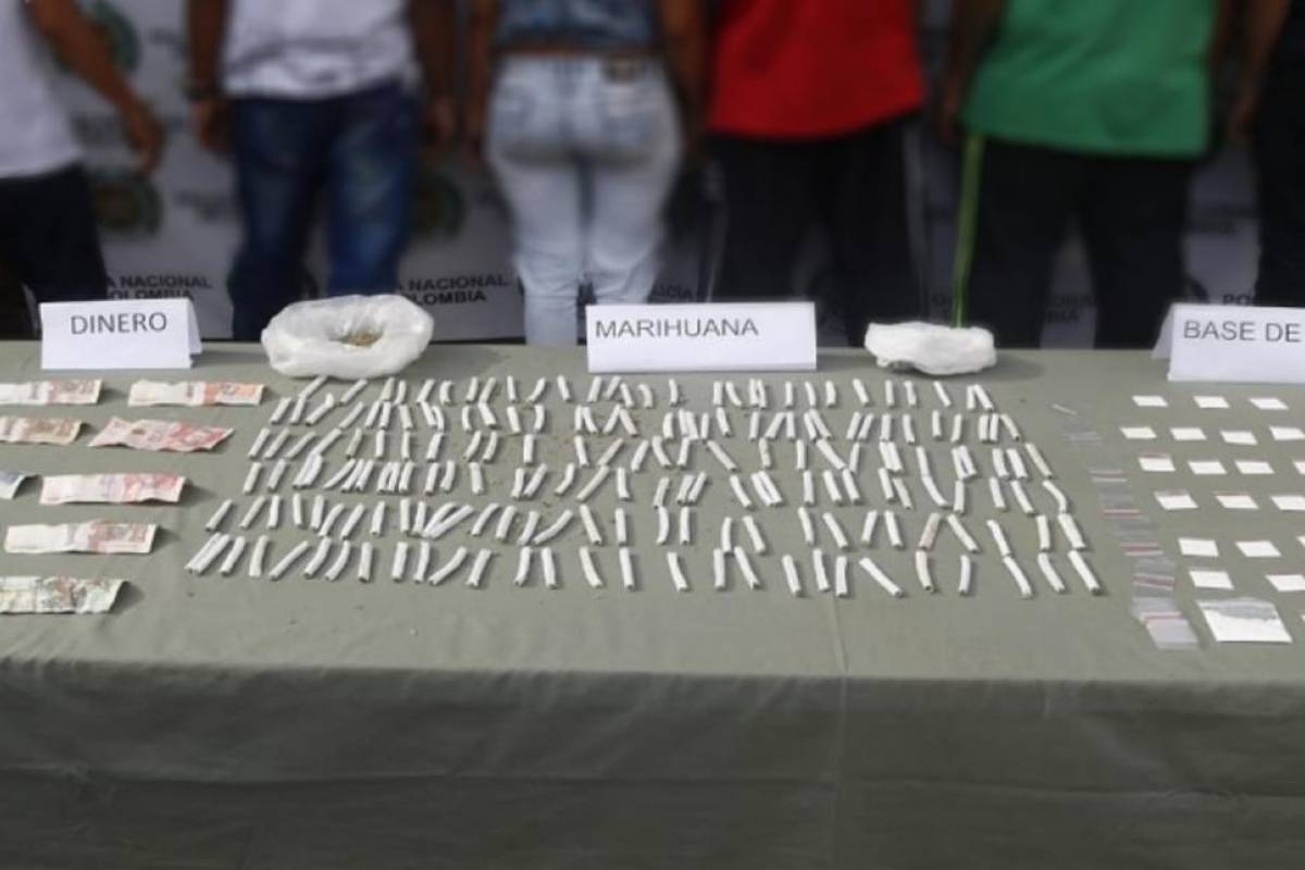 NOTICIS: Banda ocultaba la droga debajo de piedras cercanas a colegios - Publimetro Colombia