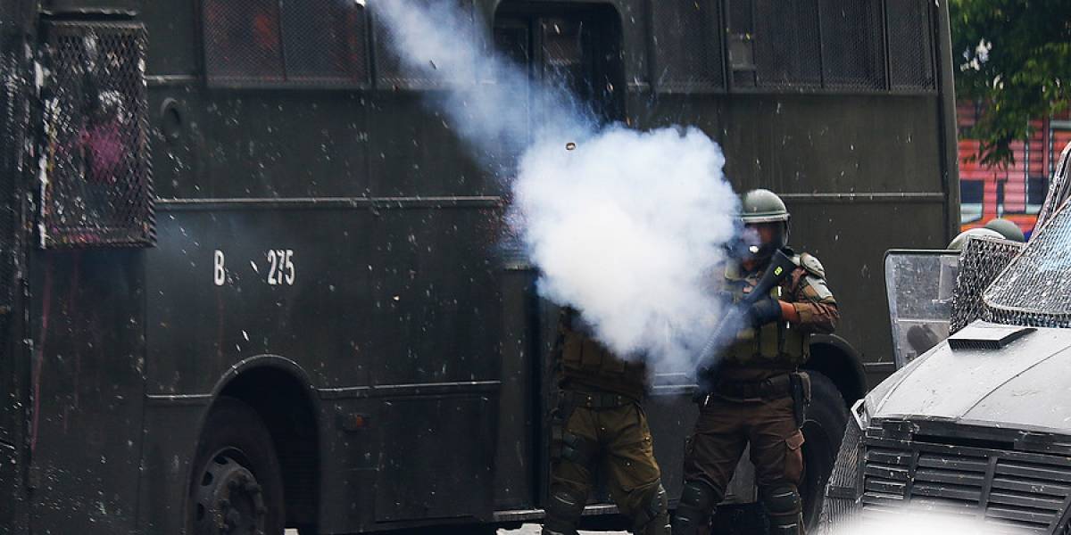 Carabineros sobre posible uso de lacrimógenas vencidas y sus efectos: "Es como tomarse un yogur cinco días después"