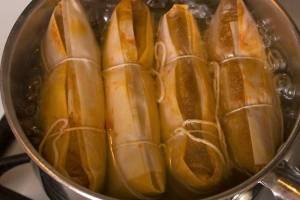 Prohíben llevar pasteles de cerdo en aviones a Estados Unidos