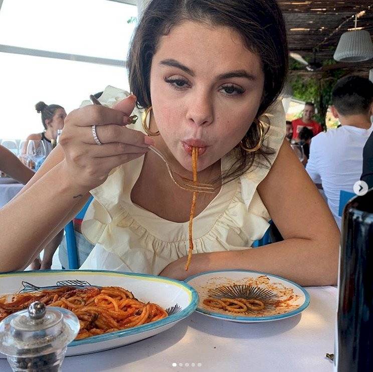 SELENA GOMEZ