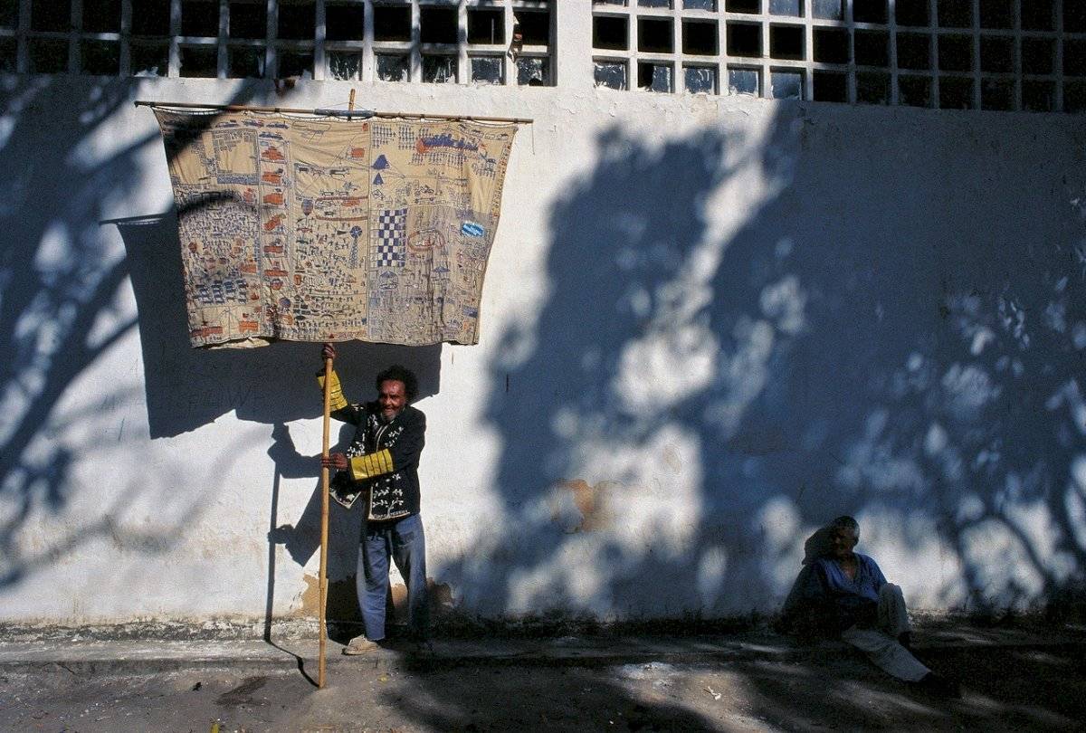 Anderson AC – Pintura Muralista Um total de 14 obras, entre pinturas e infogravuras, colocam o público em contato com a pintura espessa e expressionista do artista baiano