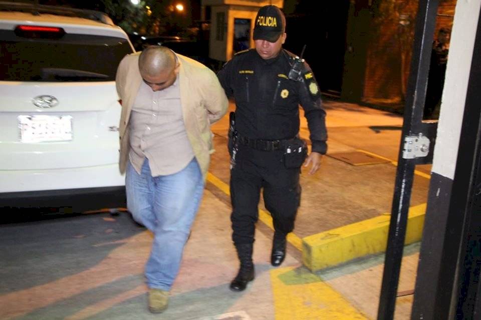 capturan a hombre que fingía ser agente de la PNC de Mixco