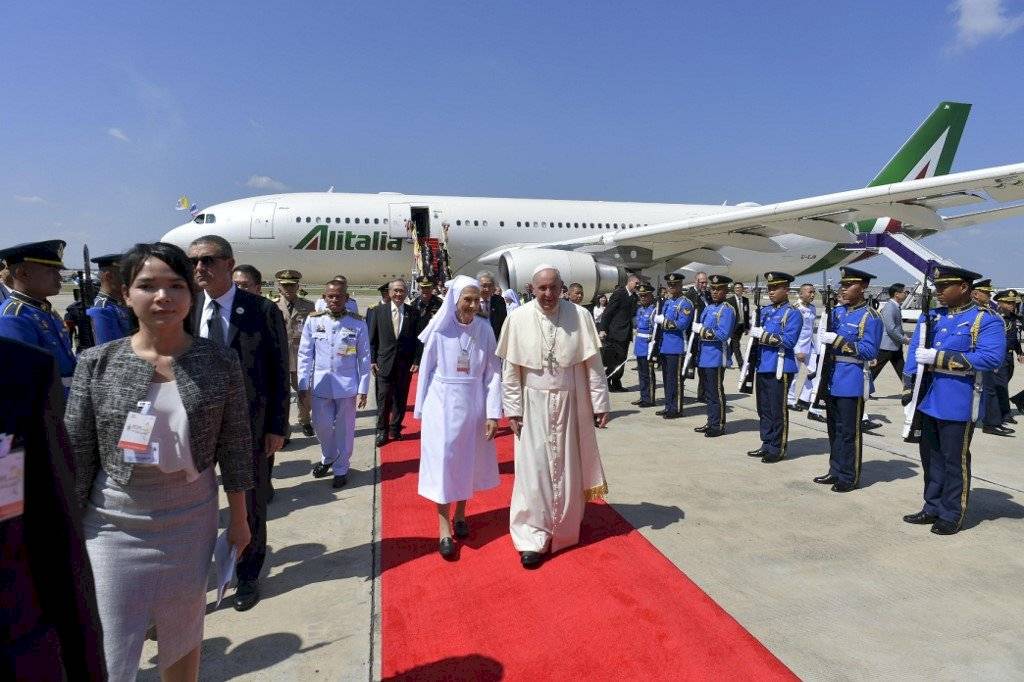 Papa Francisco llega a Tailandia
