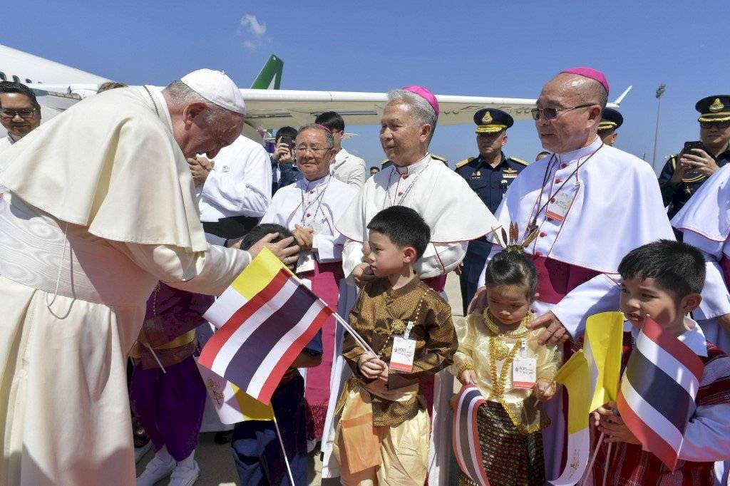 Papa Francisco llega a Tailandia