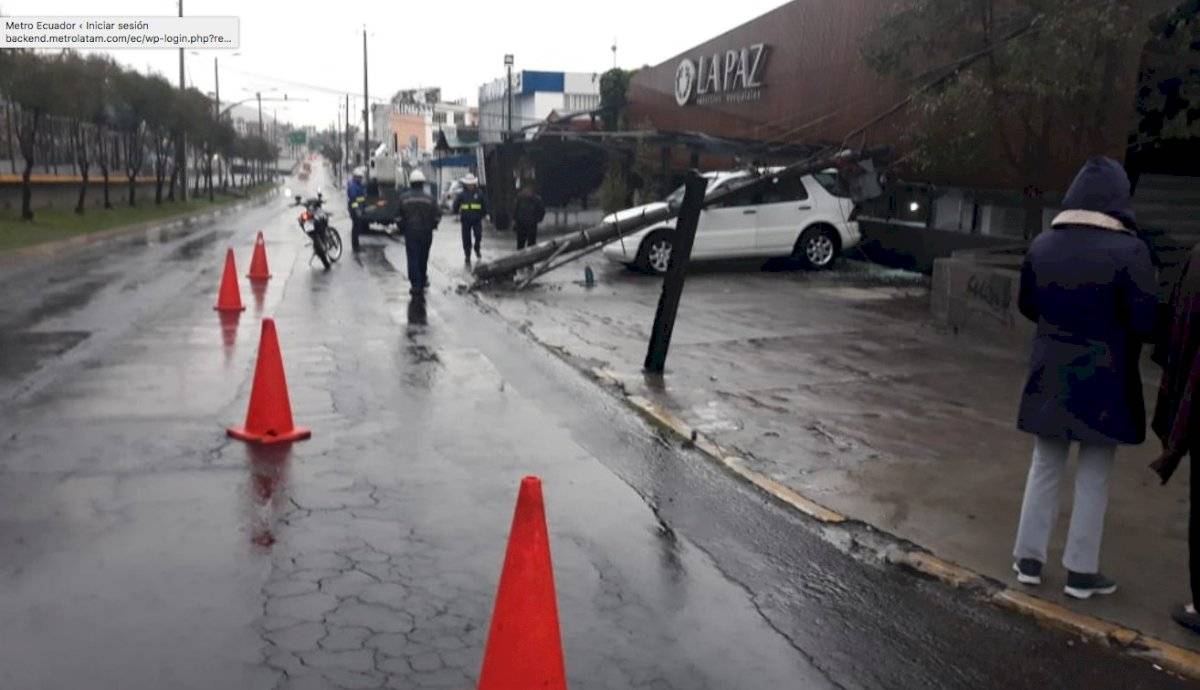 Vehículo averiado sobre la av. Toledo y Lérida, obstaculiza el carril izquierdo sentido sur-norte. Nuestro personal gestiona control en el lugar.