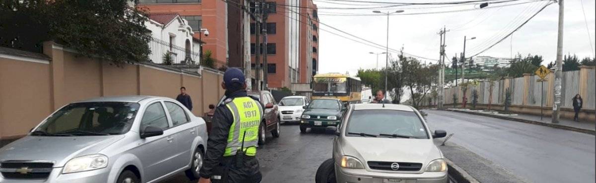 Varios cierres de carriles en Quito por diferentes incidentes