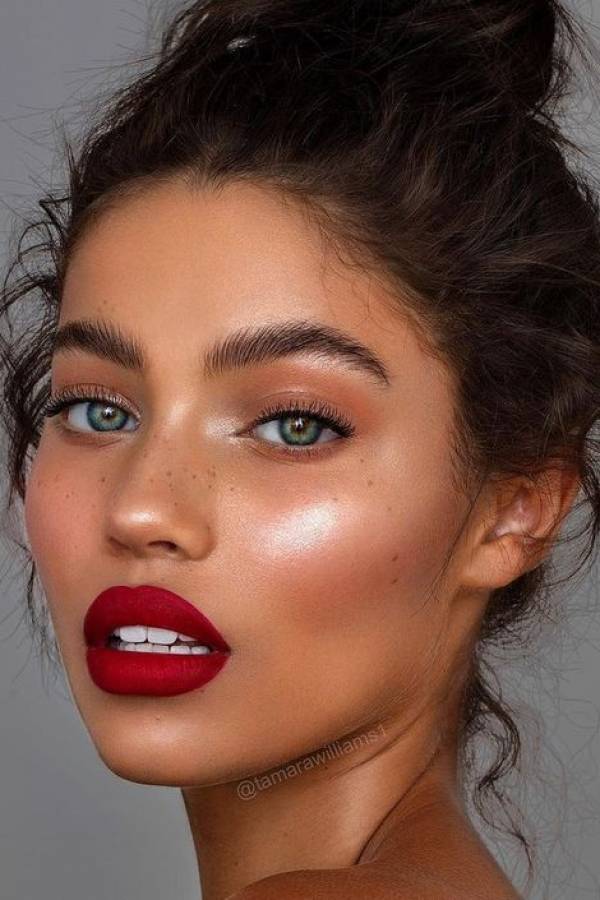 maquillaje de dia para vestido negro