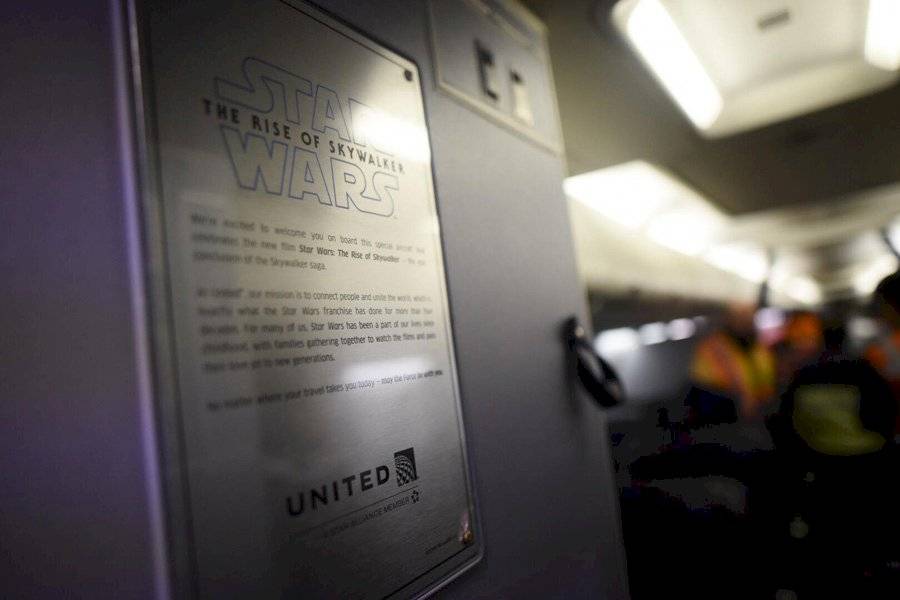 Placa del avión de United con temática de Star Wars: The Rise of Skywalker