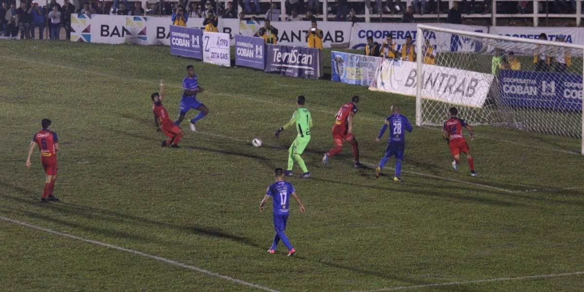 VIDEO. Cobán Imperial derrota a Municipal y asume el liderato
