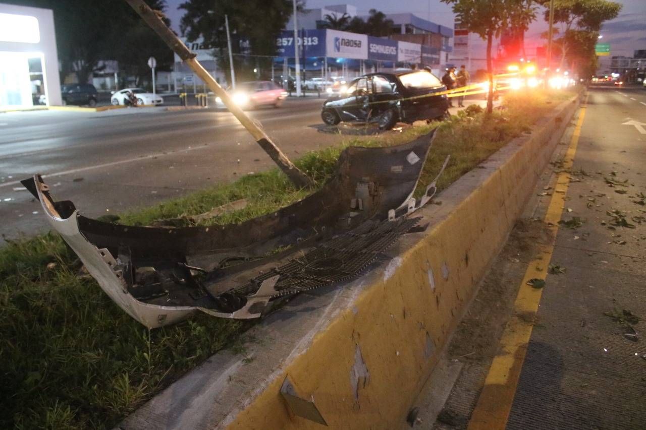 Choque en Zapopan provoca el deceso de joven automovilista