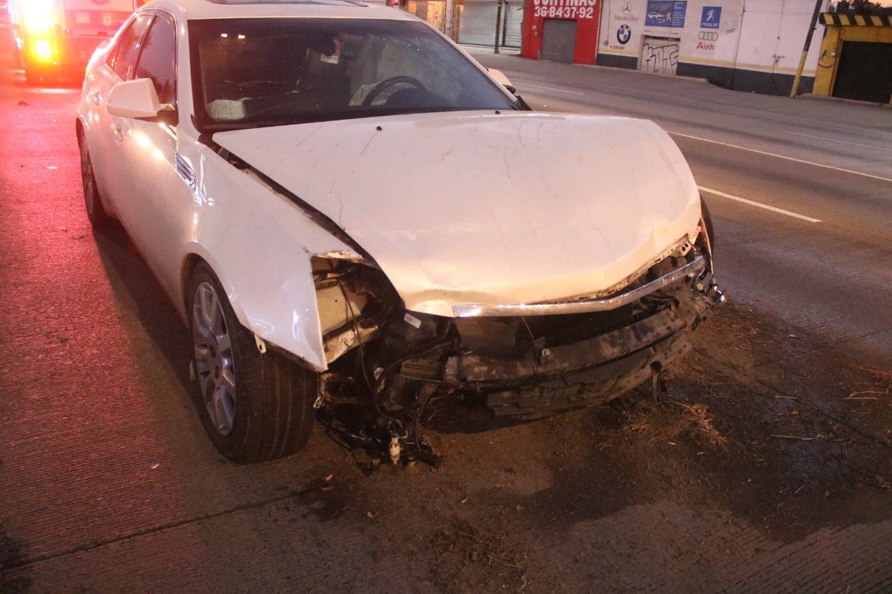 Choque en Zapopan provoca el deceso de joven automovilista