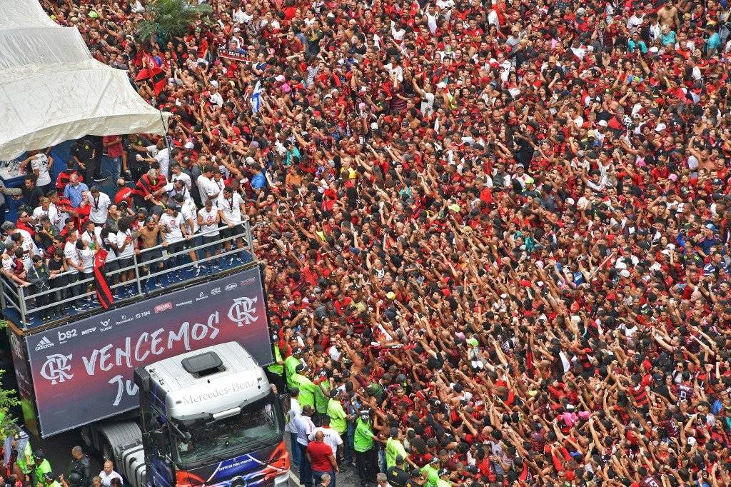 Aficionado muere mientras gritaba gol del título de Flamengo