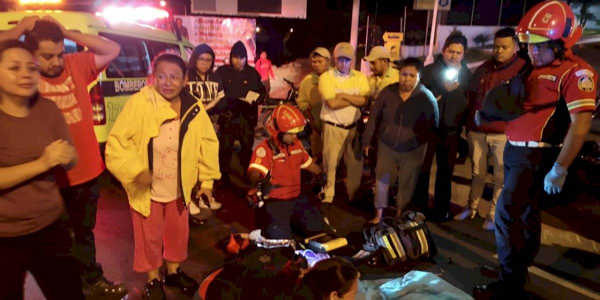 Un motorista perdió la vida al ser arrollado por un vehículo que salía de una gasolinera.