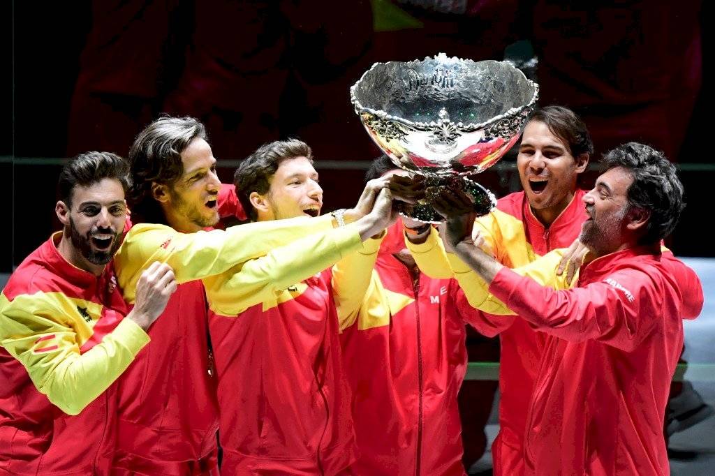 Rafael Nadal le da título de Copa Davis a España