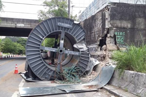 queda de carga caminhão zona oeste
